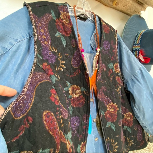 ✨ MADE in CANADA upcycled vintage quilted boho vest w paisley southwestern vibe - Picture 3 of 14